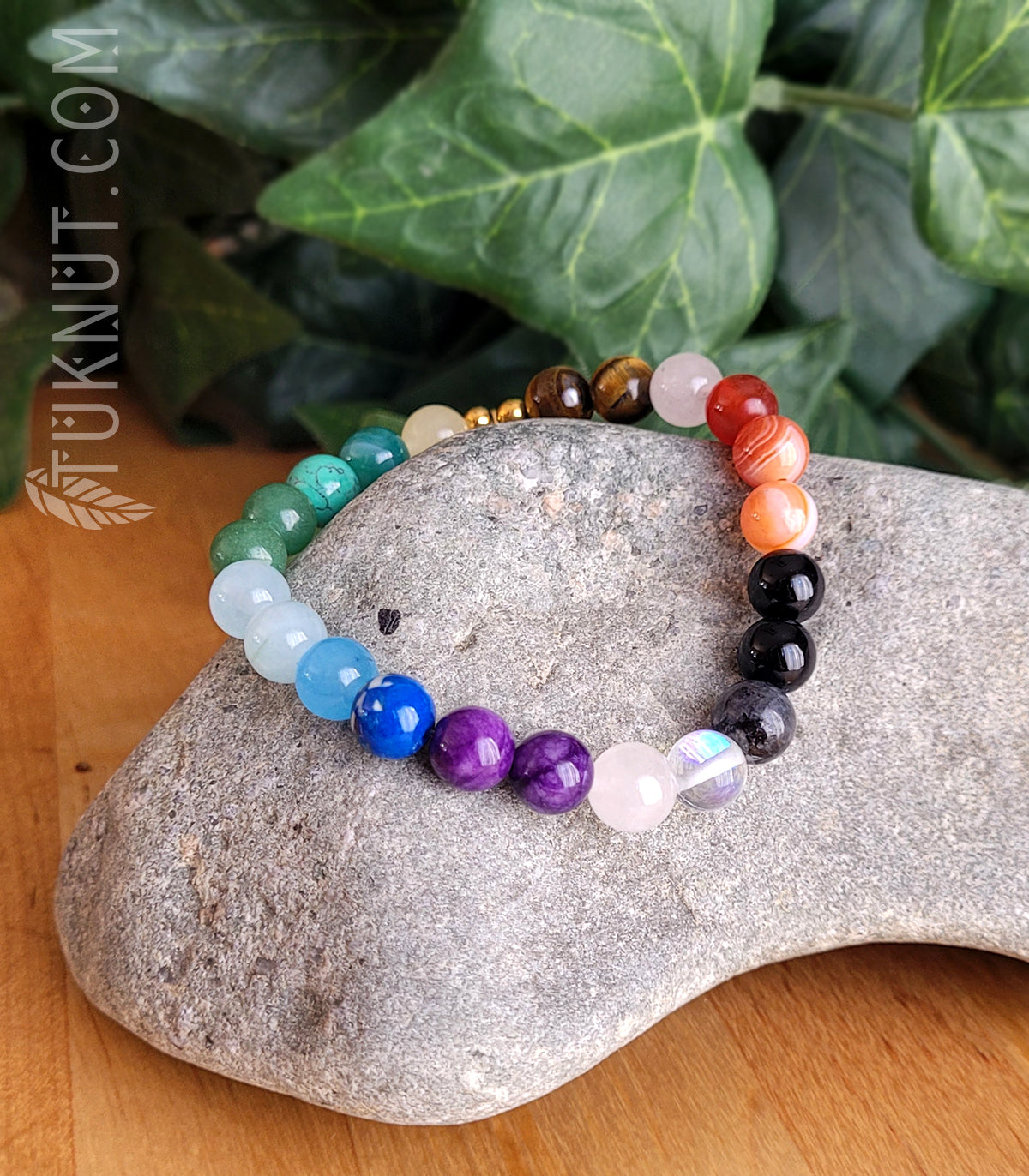 Bracelet extensible Chakra avec oeil de tigre, quartz d'Angola, cornaline, sardonyx, onyx, labradorite, pierre de lune, jade, turquoise et acier inoxydable (couleurs : brun, blanc, orange, noir, gris, translucide, mauve, bleu, aqua, vert, jaune et or) TUKNUT