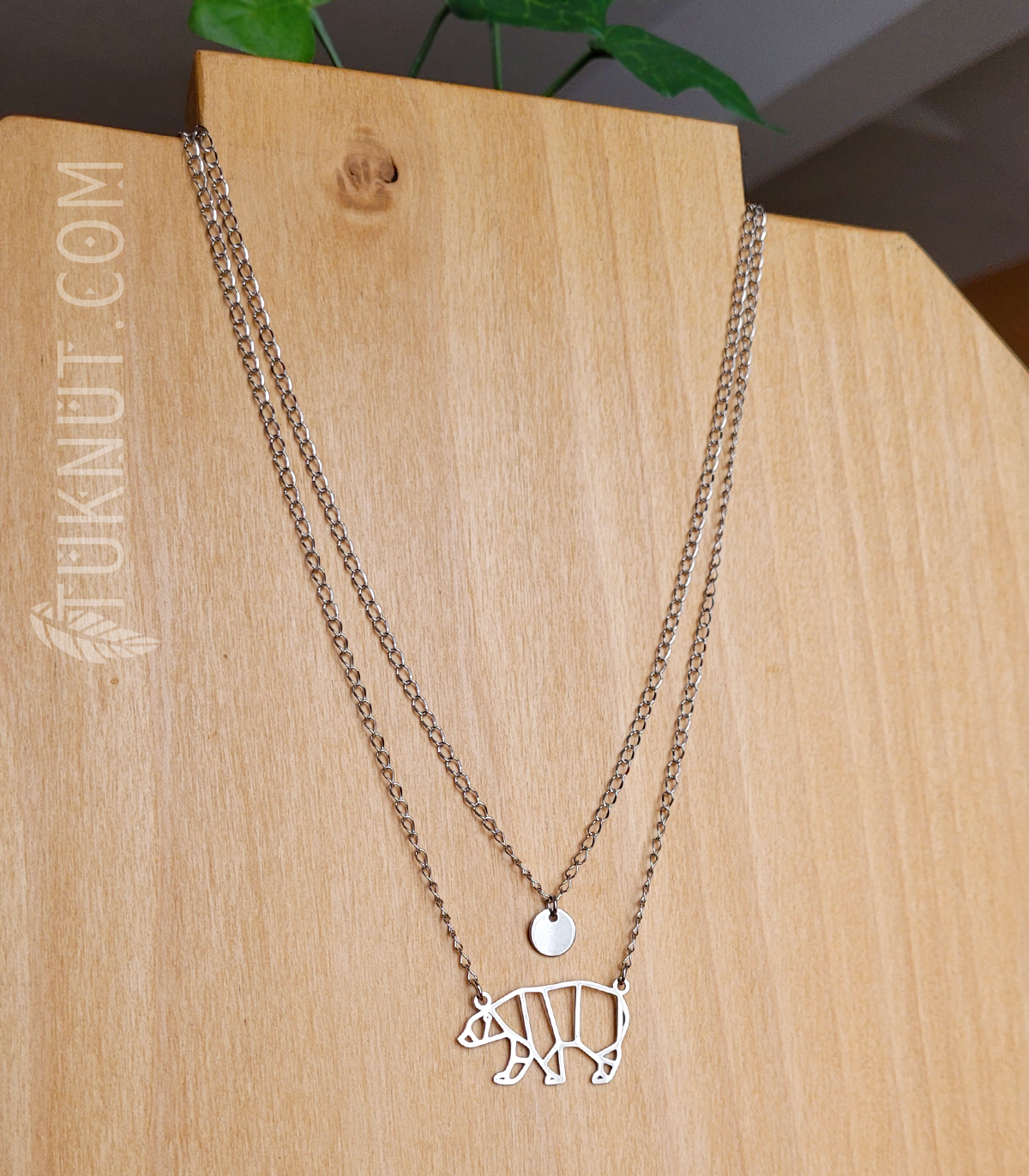 Collier (deux rangs de chaîne) d'inspiration autochtone avec 3 pendentifs (ours, lune et étoile) en acier inoxydable (couleur : argent) TUKNUT