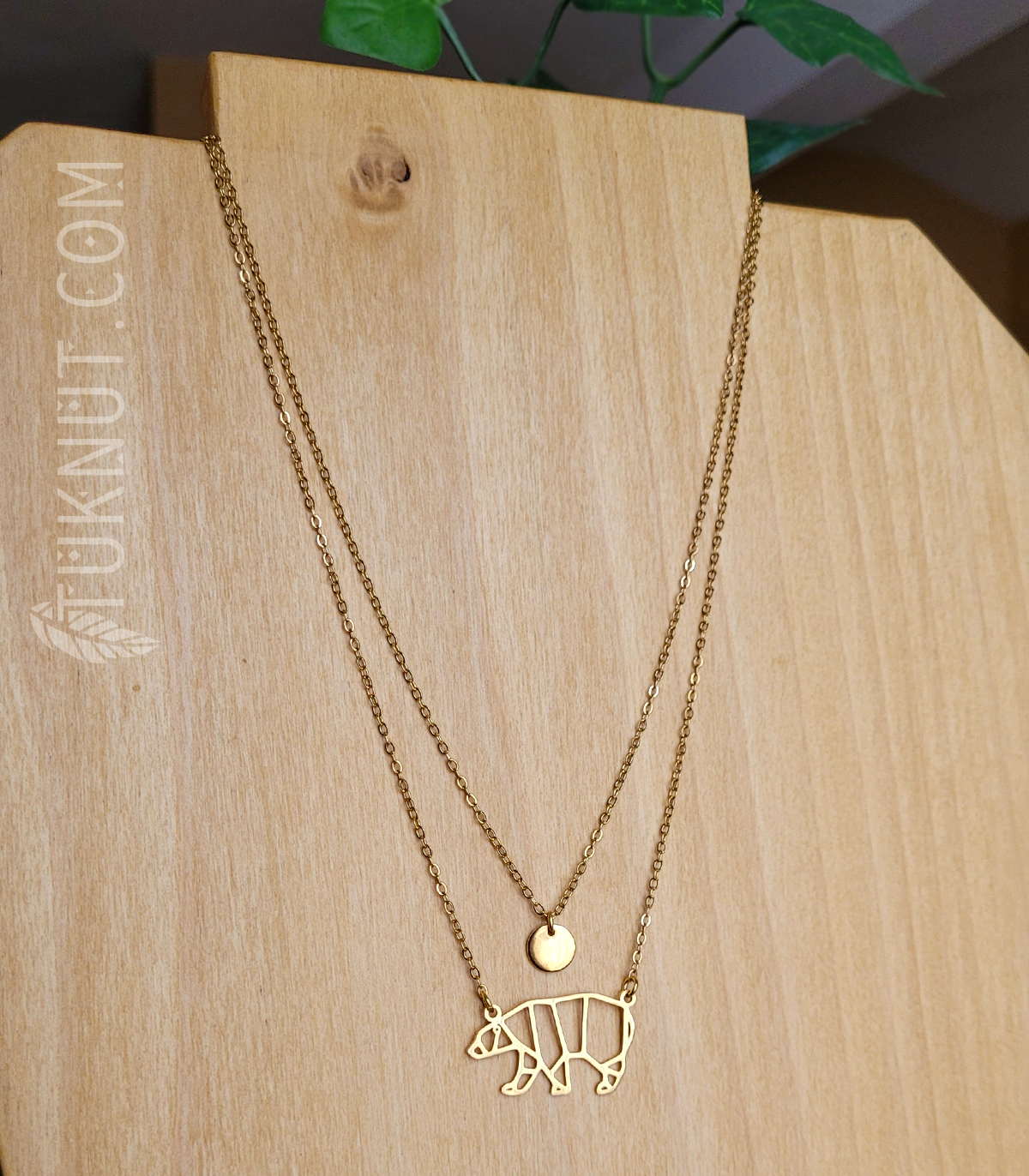 Collier (deux rangs de chaîne) d'inspiration autochtone avec 3 pendentifs (ours, lune et étoile) en acier inoxydable (couleur : or) TUKNUT