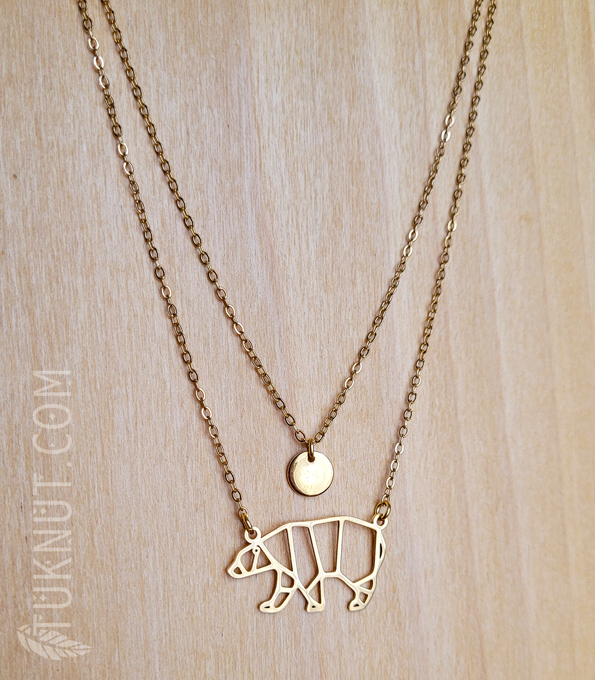 Collier (deux rangs de chaîne) d'inspiration autochtone avec 3 pendentifs (ours, lune et étoile) en acier inoxydable (couleur : or) TUKNUT