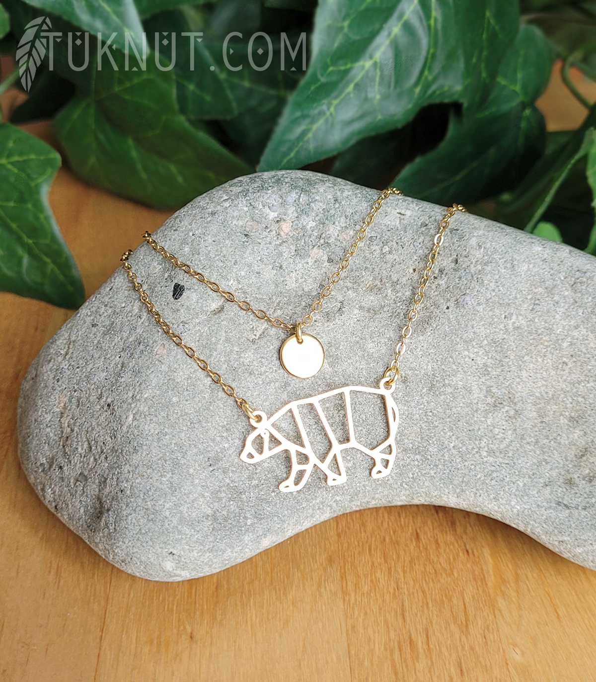 Collier (deux rangs de chaîne) d'inspiration autochtone avec 3 pendentifs (ours, lune et étoile) en acier inoxydable (couleur : or) TUKNUT