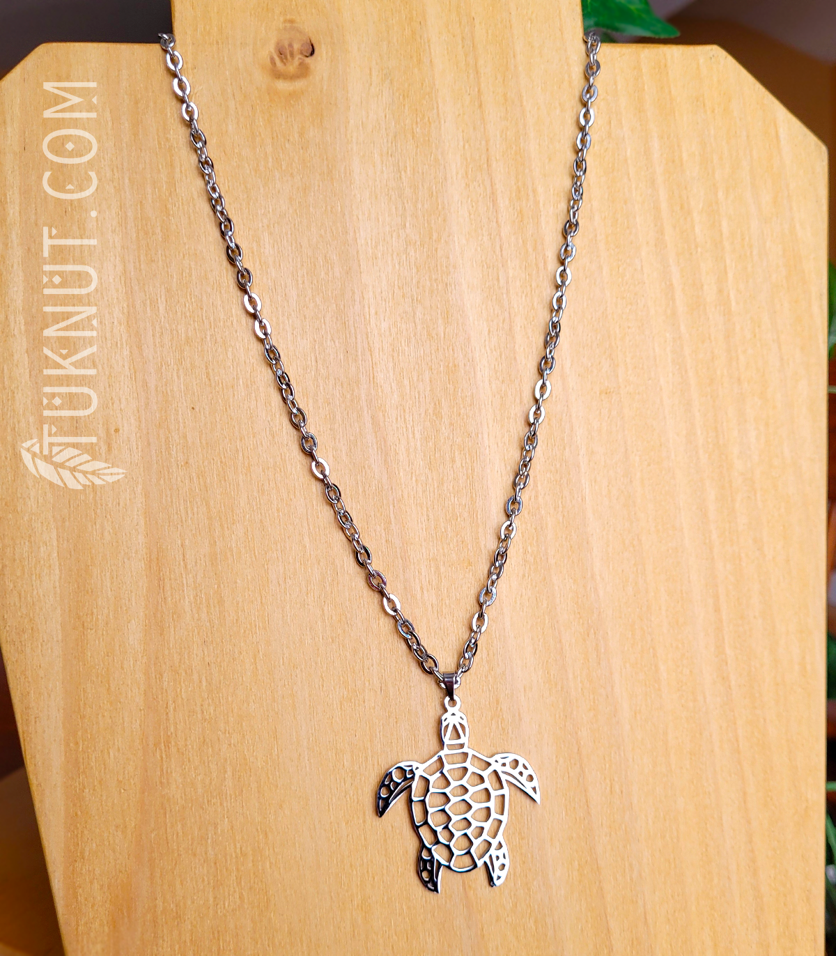 Collier d'inspiration autochtone avec pendentif (tortue) sur chaîne en acier inoxydable (couleur : argent) TUKNUT