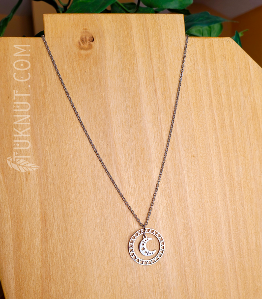 Collier d'inspiration autochtone en acier inoxydable avec pendentif (Soleil avec la lune et les étoiles) (couleur : argent) TUKNUT