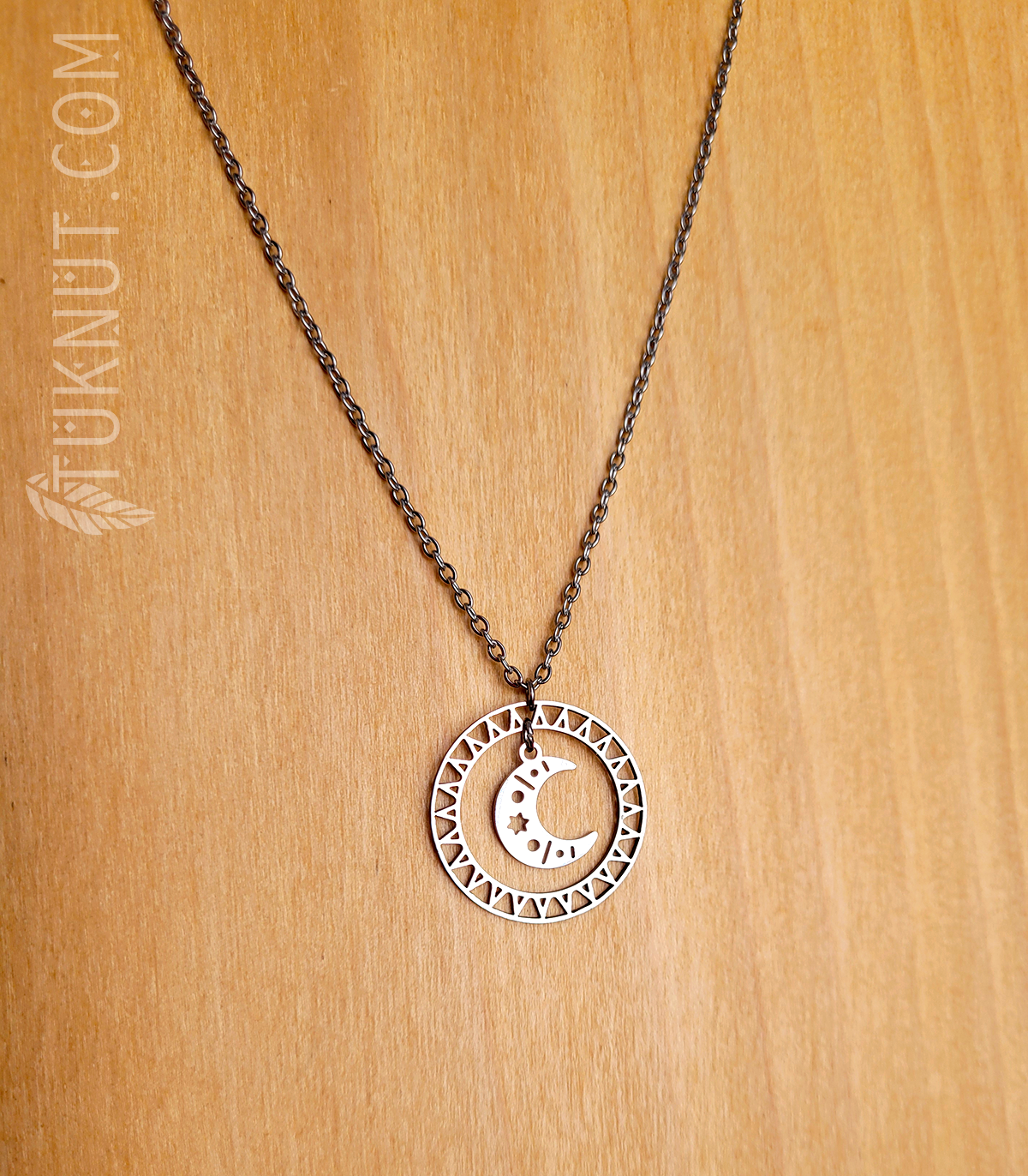 Collier d'inspiration autochtone en acier inoxydable avec pendentif (Soleil avec la lune et les étoiles) (couleur : argent) TUKNUT