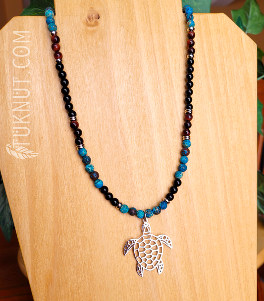 Collier d'inspiration autochtone (monté sur fil en acier inoxydable) avec jaspe automne bleu, onyx et oeil de tigre rouge, avec pendentif (tortue) en acier inoxydable (couleurs : bleu, brun, noir et argent) TUKNUT