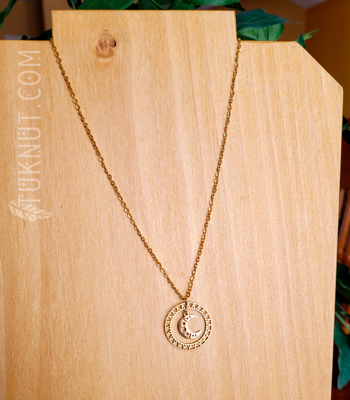 Collier d'inspiration autochtone en acier inoxydable avec pendentif (Soleil avec la lune et les étoiles) (couleur : or) TUKNUT