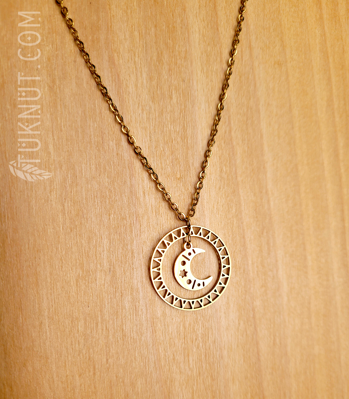 Collier d'inspiration autochtone en acier inoxydable avec pendentif (Soleil avec la lune et les étoiles) (couleur : or) TUKNUT