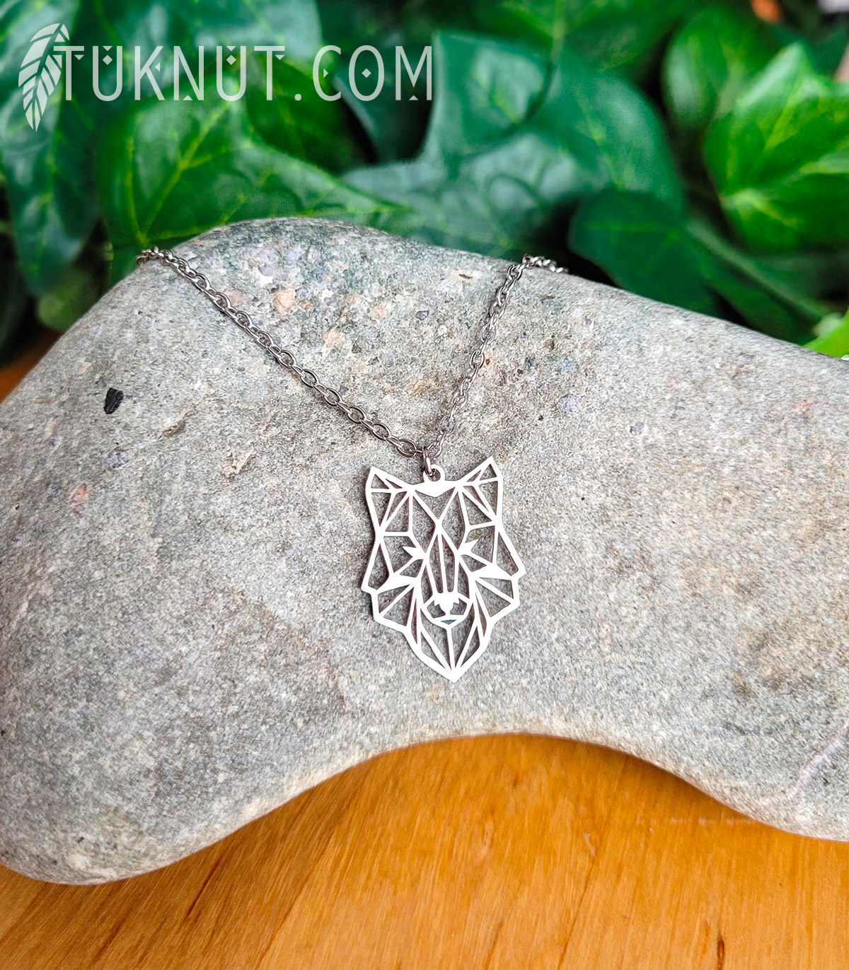 Collier d'inspiration autochtone avec pendentif (loup) sur chaîne en acier inoxydable (couleur : argent) TUKNUT