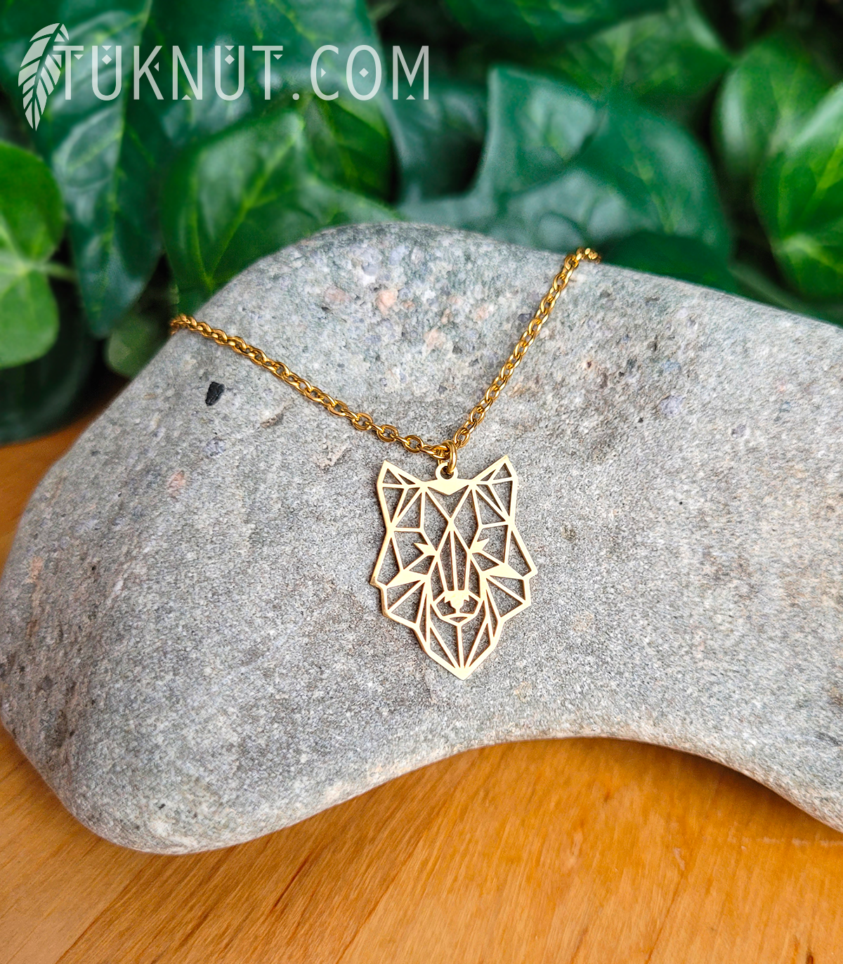 Collier d'inspiration autochtone avec pendentif (loup) sur chaîne en acier inoxydable (couleur : or) TUKNUT