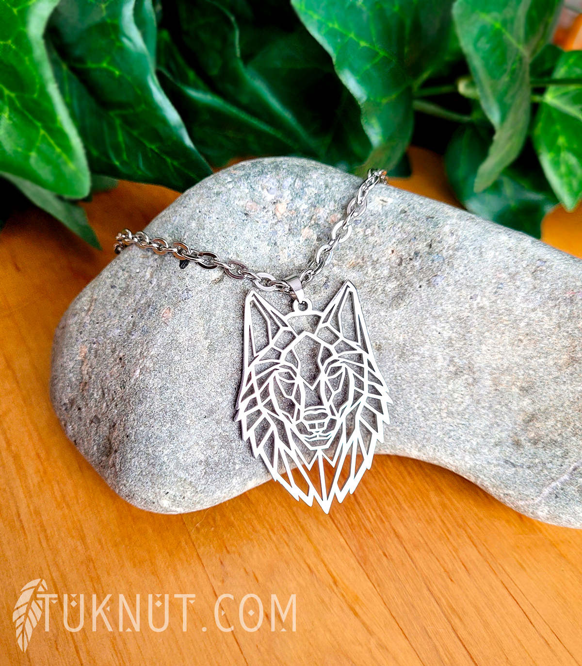 Collier d'inspiration autochtone avec pendentif (loup) sur chaîne en acier inoxydable (couleur : argent) TUKNUT
