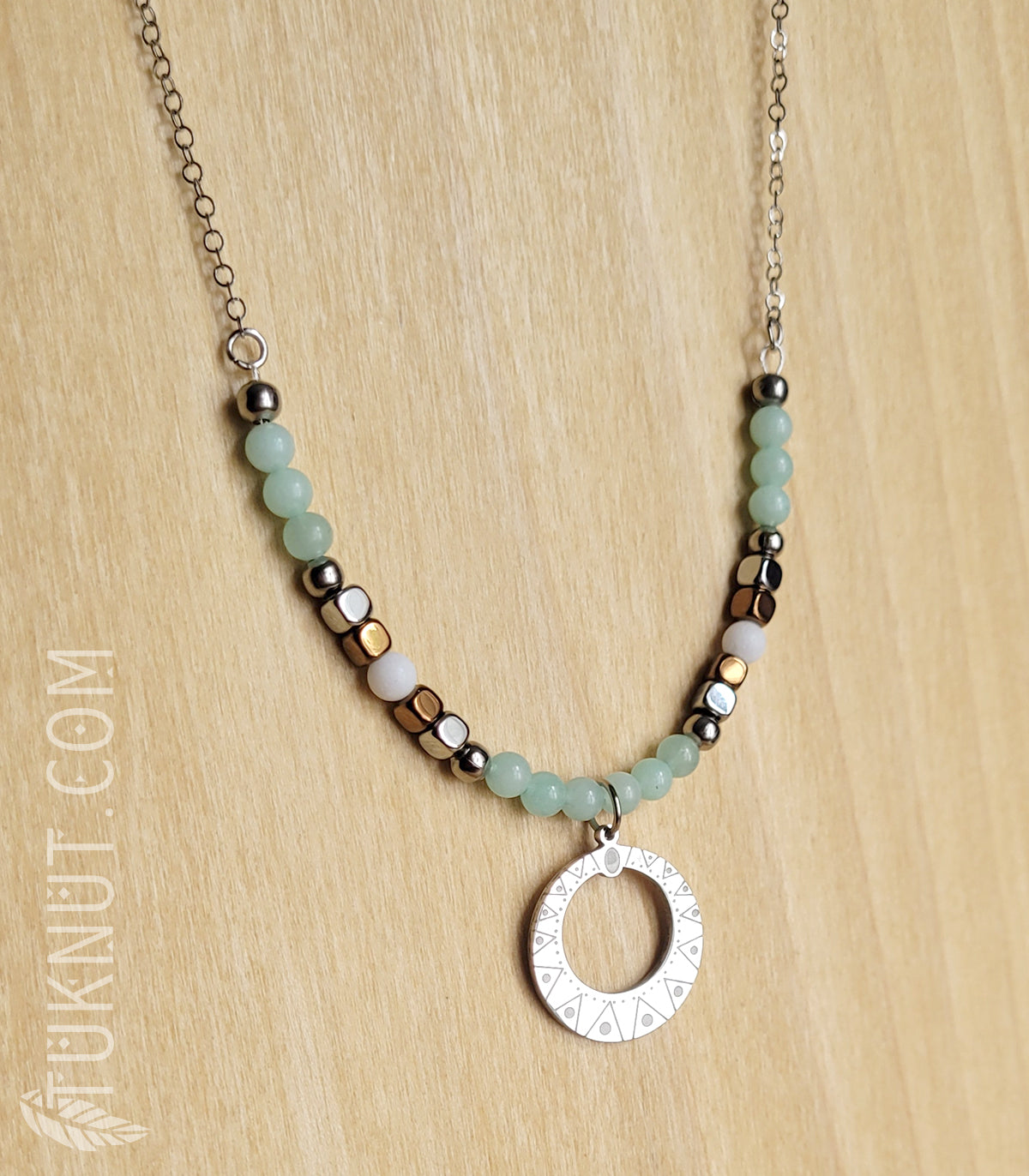 Collier d'inspiration autochtone avec pendentif (soleil) en acier inoxydable avec amazonite, hématite et obsidienne (couleurs : turquoise pâle, blanc, cuivre et argent) TUKNUT