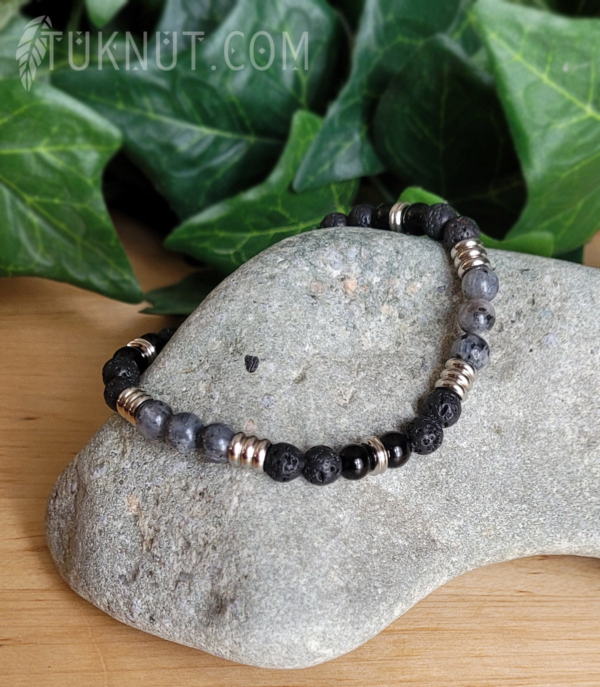 Bracelet extensible avec pierre volcanique, onyx, labradorite et billes séparatrices en acier inoxydable (couleurs noir, gris et argent) TUKNUT