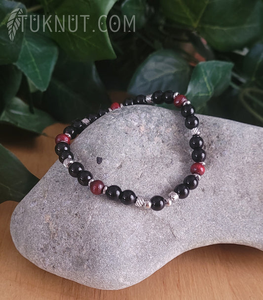 Bracelet extensible d'inspiration autochtone avec onyx, bois et acier inoxydable (couleurs : noir, brun/rouge et argent) TUKNUT