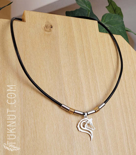 Collier de cuir d'inspiration autochtone avec pendentif (loup) en acier inoxydable (couleurs : noir, argent et or) TUKNUT