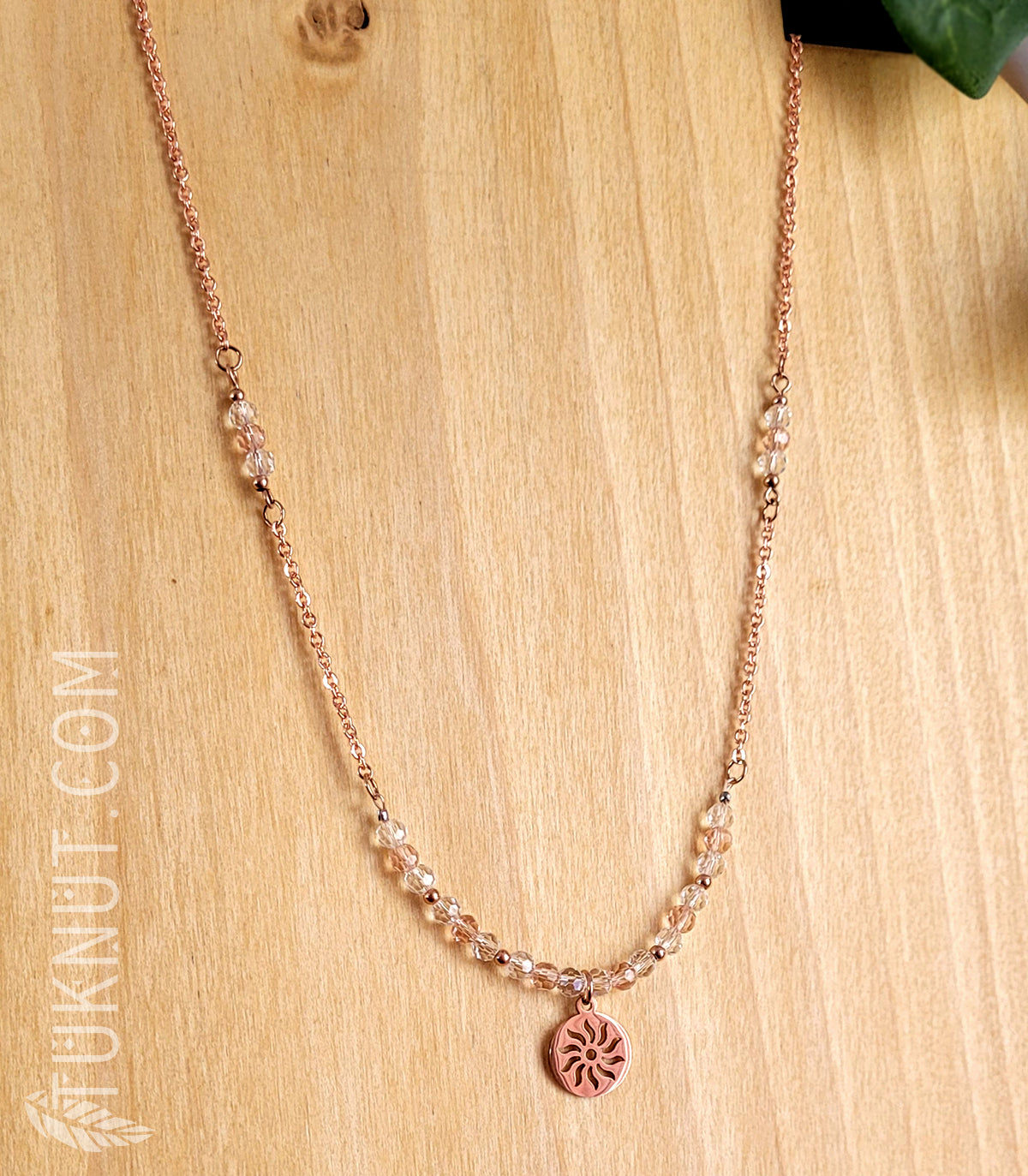 Collier d'inspiration autochtone avec pendentif (soleil) en acier inoxydable avec cristal (couleurs : rose, translucide et or rose) TUKNUT