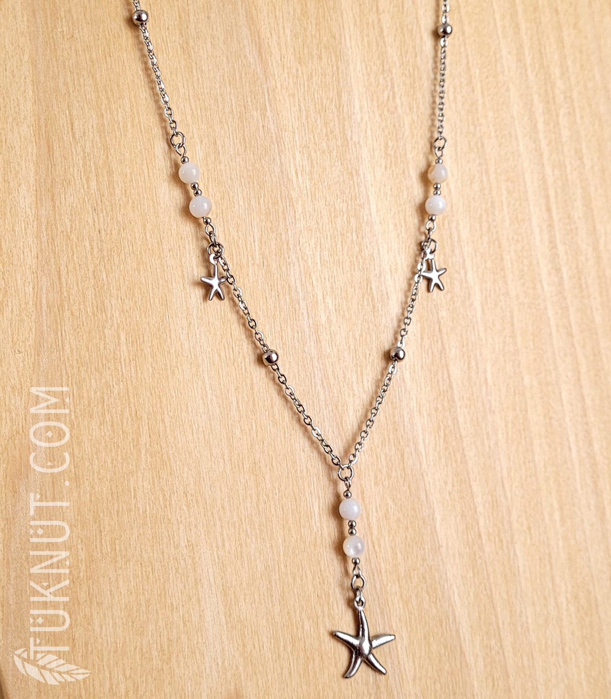 Collier en acier inoxydable avec breloques (étoile de mer) et nacre de perle (couleurs : blanc, beige et argent) TUKNUT