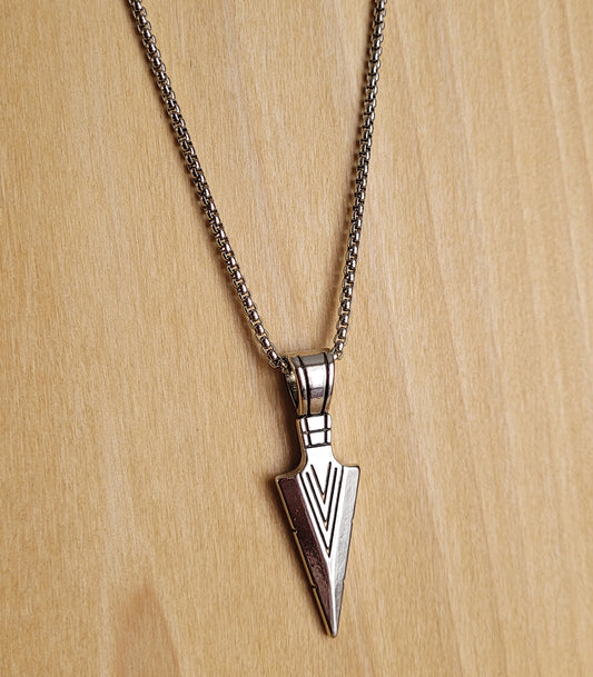 Collier d'inspiration autochtone avec pendentif (pointe de flèche) en métal (couleur : argent) TUKNUT
